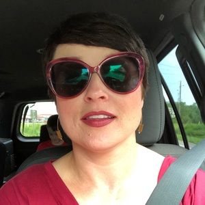 Meet your Posher, Melissa w